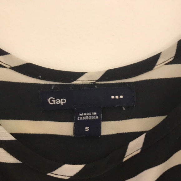 Cute Gap Top - Picture 2 of 4